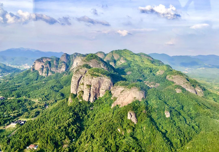 踏响春天旋律,快乐“油”此开始——江西齐云山油茶科技有限公司春游�?6.jpg 踏响春天旋律,快乐“油”此开始——江西齐云山油茶科技有限公司春游�?6.jpg